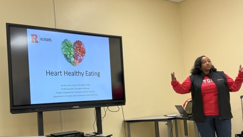FCHS educator in Essex County teaches about heart healthy eating.