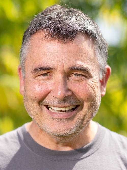 Stephen Komar headshot