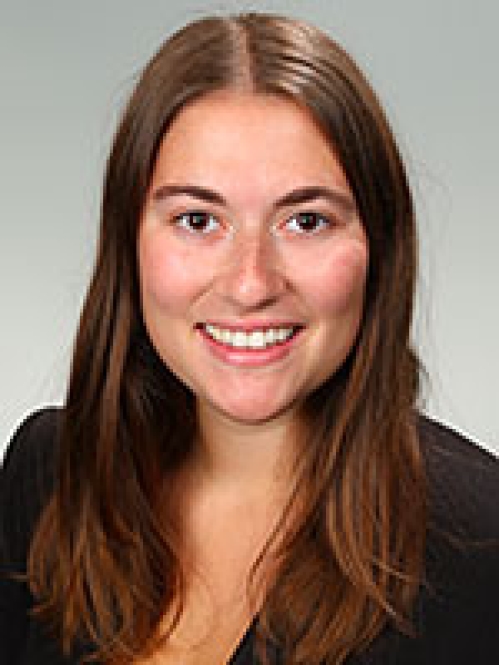 Gabrielle Bromfeld headshot