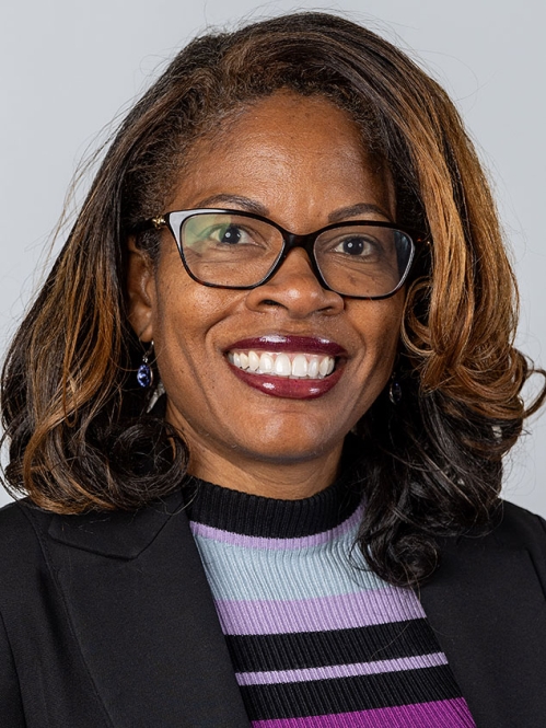 Dawn McGinnis headshot.