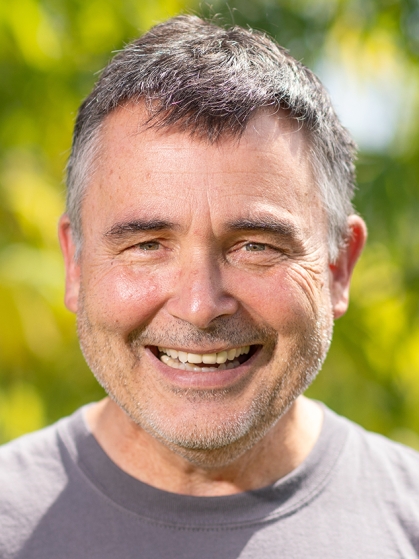 Stephen Komar headshot
