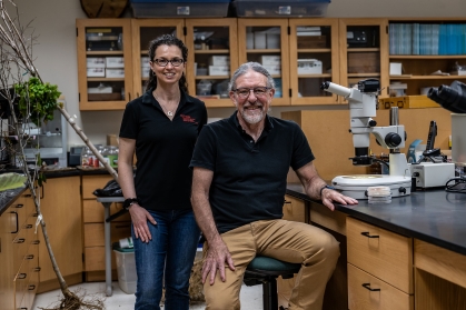 Sabrina Tirpak and Rich Buckley in Plant Diagnostic Lab.